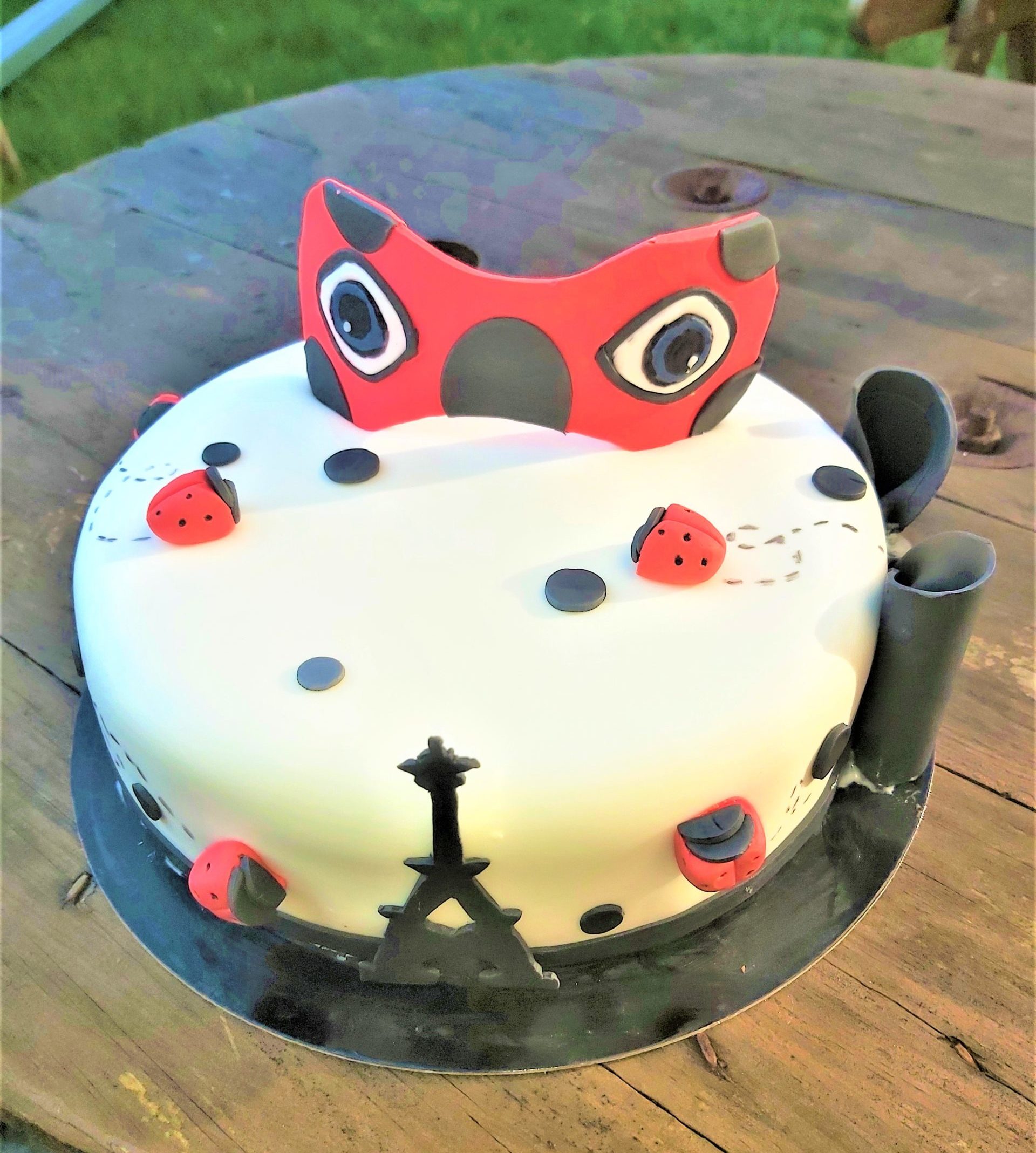 Gâteau pour les fans de Lady Bug - Pâtisse et Malice
