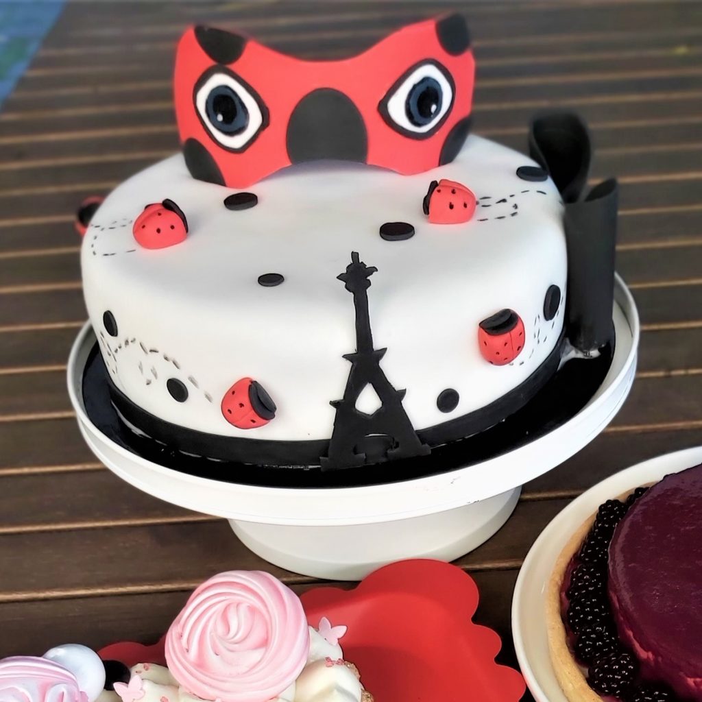 Gateau Pour Les Fans De Lady Bug Patisse Et Malice