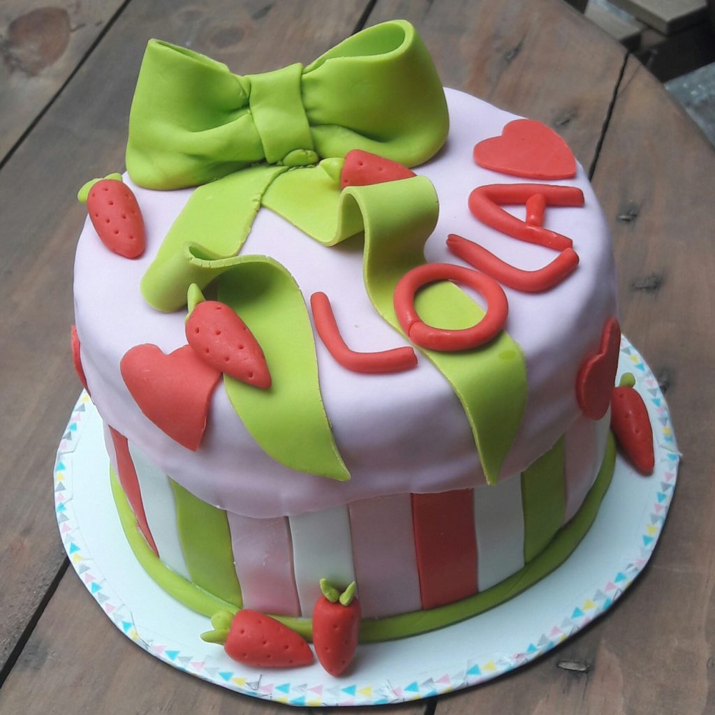 Cake Design Charlotte Aux Fraises Patisse Et Malice