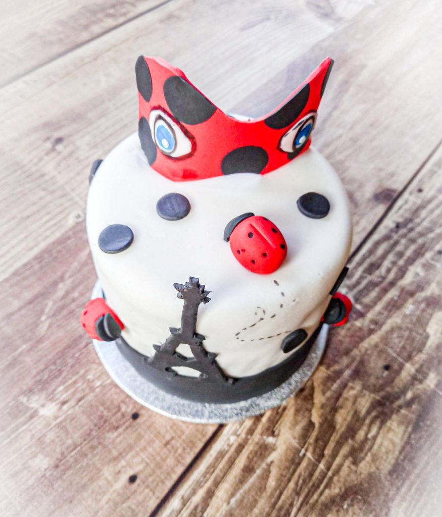 Gateau Pour Les Fans De Lady Bug Patisse Et Malice