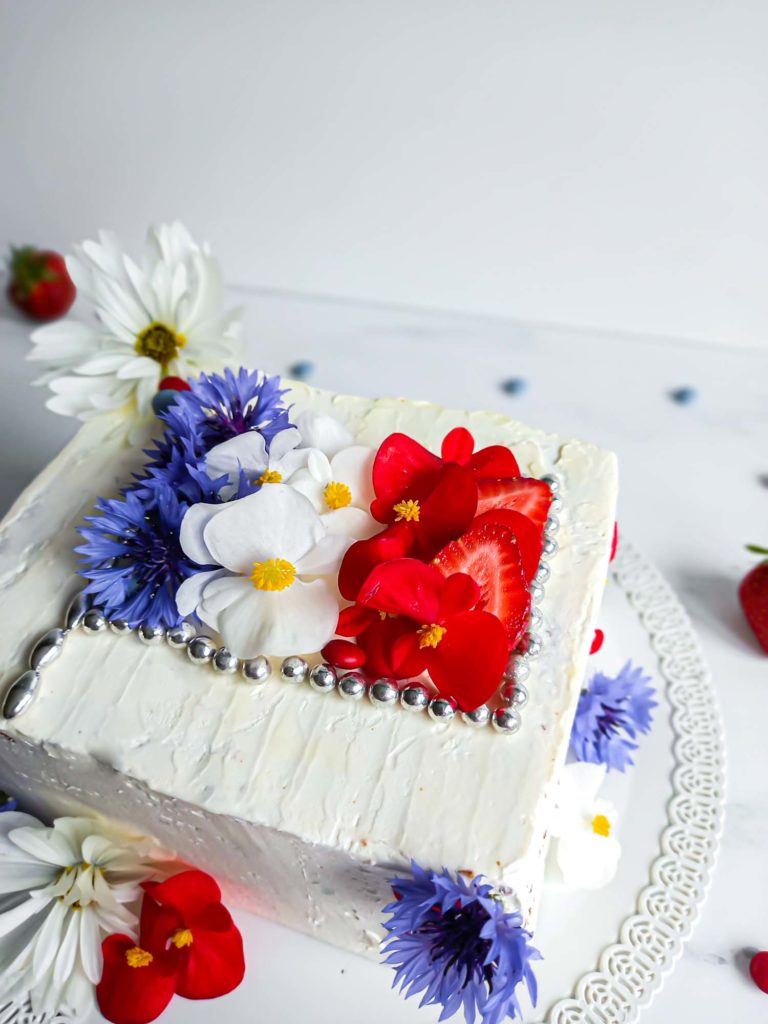 Layer Cake Aux Fleurs Comestibles 100 Local
